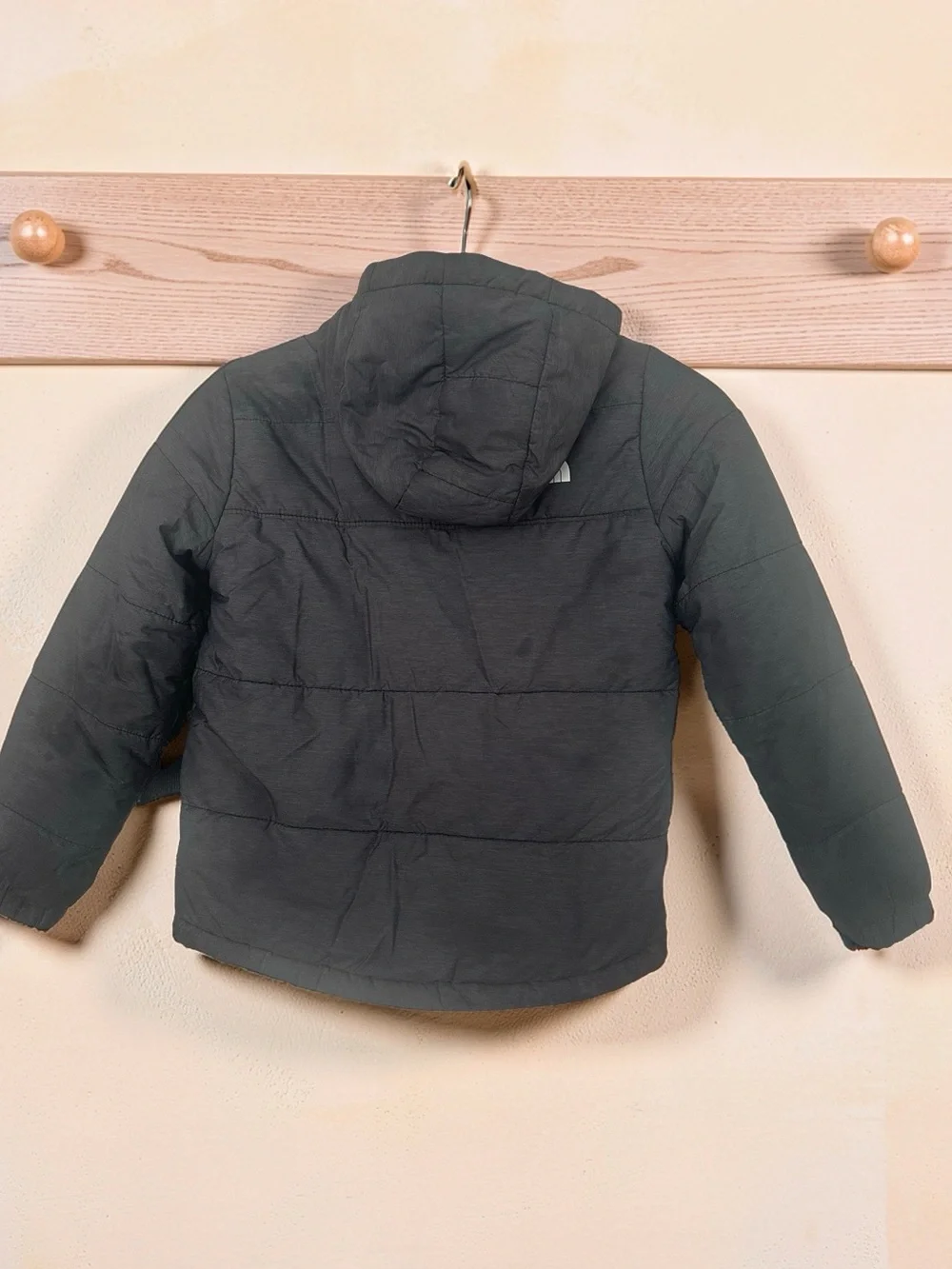 The North Face Boys Gray Reversible Mount Chimbo Jacket in Gray Size 7